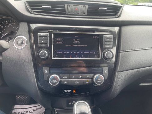 Used 2018 Nissan Rogue SV AWD/4WD image 16