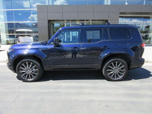 Used 2026 Lexus GX 550 w/ Cold Area Package AWD/4WD image 3