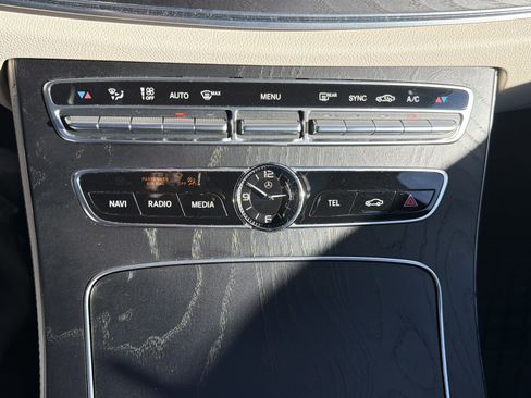 Used 2019 Mercedes-Benz E 300 4MATIC image 22