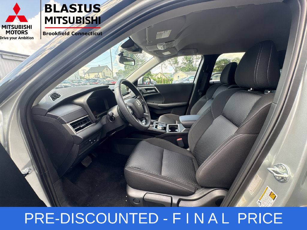 Used 2025 Mitsubishi Outlander ES AWD/4WD image 16