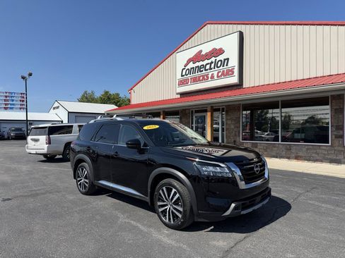 Used 2025 Nissan Pathfinder Platinum AWD/4WD image 1