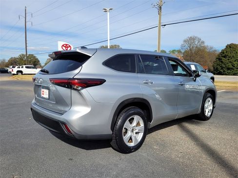 Certified 2024 Toyota Highlander LE image 11