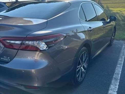 Used 2021 Toyota Camry XLE w/ Navigation Upgrade Package FWD image 3