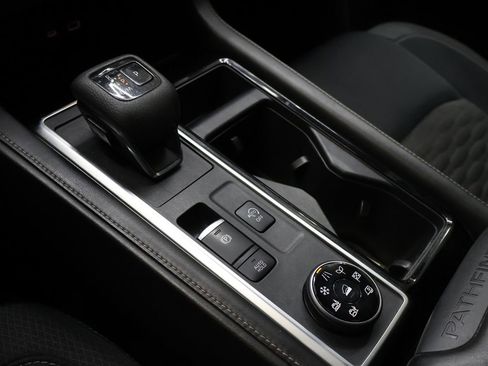 Used 2022 Nissan Pathfinder SV AWD/4WD image 27