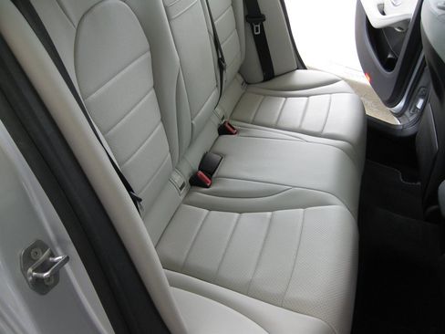 Used 2017 Mercedes-Benz C 300 Sedan image 32