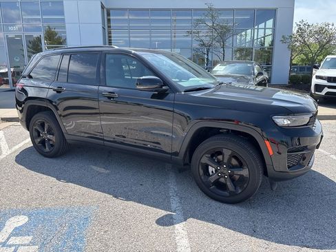 New 2025 Jeep Grand Cherokee Altitude AWD/4WD image 35