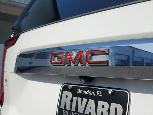 Used 2024 GMC Yukon SLT w/ SLT Luxury Package AWD/4WD image 6
