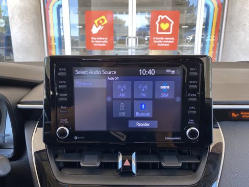 Used 2022 Toyota Corolla LE image 3