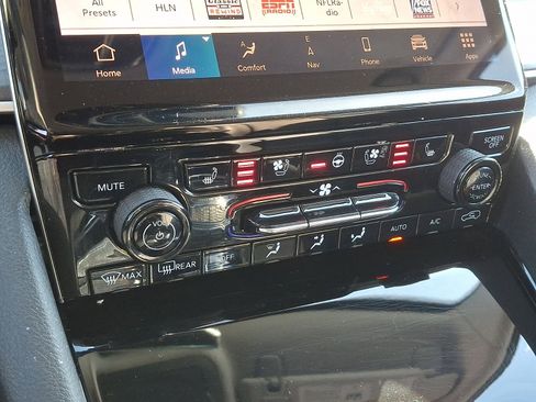 Used 2022 Jeep Grand Cherokee L Limited w/ Luxury Tech Group II image 23