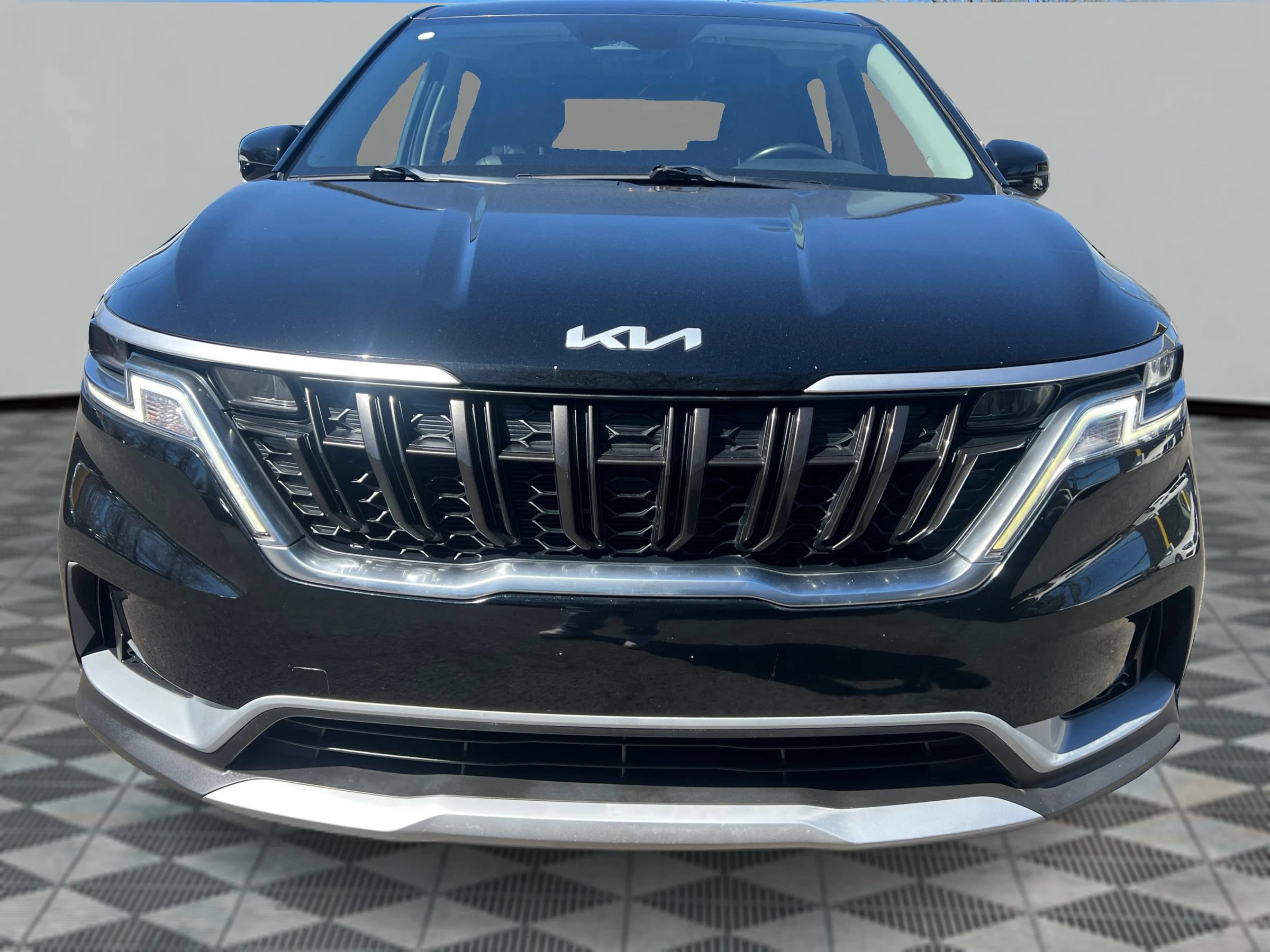 Used 2022 Kia Carnival LX FWD image 18