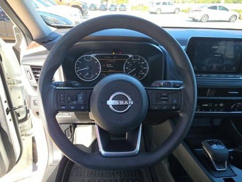 Used 2023 Nissan Rogue SV image 16