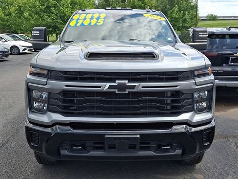 Used 2024 Chevrolet Silverado 2500 Custom w/ Custom Value Package AWD/4WD image 2