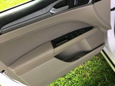 Used 2019 Ford Fusion SE image 11