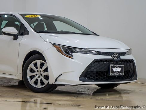 Used 2021 Toyota Corolla LE FWD image 2