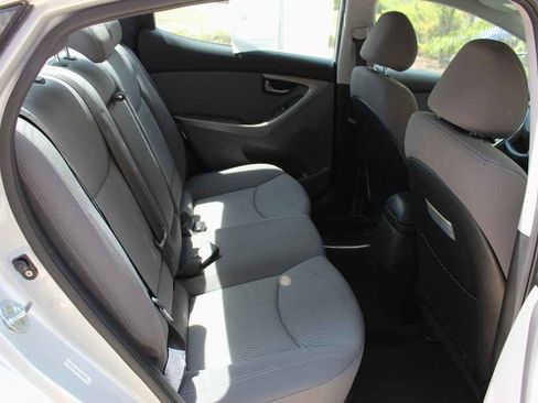 Used 2015 Hyundai Elantra SE w/ Option Group 02 FWD image 25