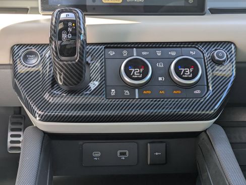 Certified 2022 Land Rover Defender 110 X-Dynamic HSE AWD/4WD image 24