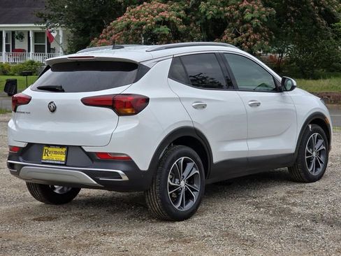 Used 2022 Buick Encore GX Essence FWD image 4