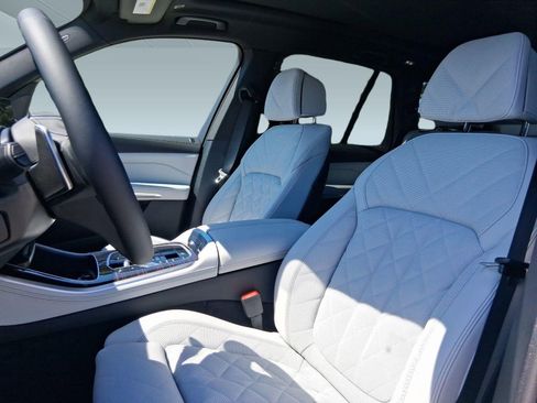 Used 2026 BMW X5 sDrive40i image 4