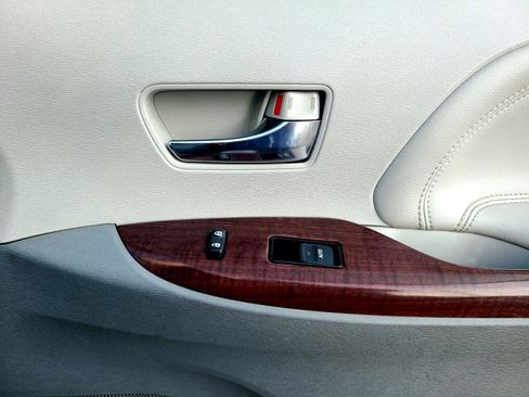 Used 2013 Toyota Sienna XLE image 24