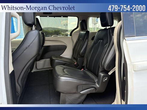 Used 2023 Chrysler Pacifica Touring-L FWD image 31