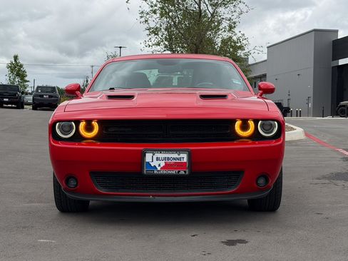 Used 2019 Dodge Challenger SXT w/ Driver Convenience Group RWD image 2