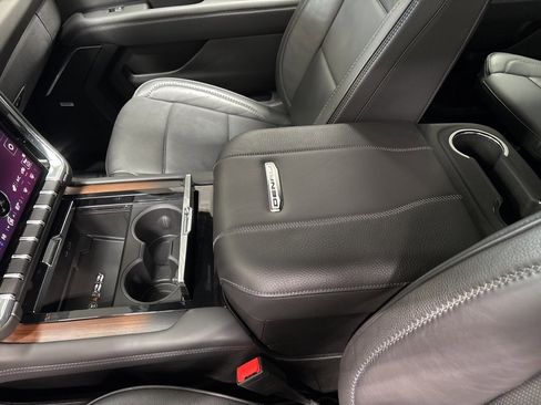 Used 2025 GMC Yukon XL Denali image 25