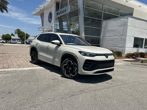 New 2026 Volkswagen Tiguan SEL R-Line AWD/4WD image 1