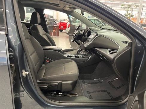 Used 2019 Chevrolet Malibu LT FWD image 9
