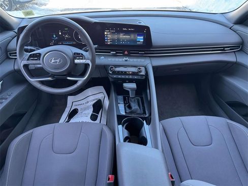 Used 2025 Hyundai Elantra SEL image 13