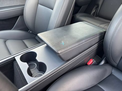 Used 2023 Tesla Model Y AWD image 30