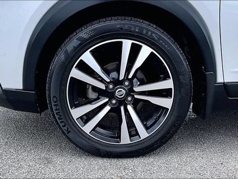 Used 2018 Nissan Kicks SV FWD image 28