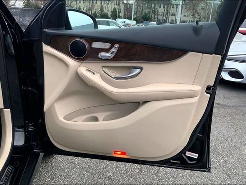 Used 2018 Mercedes-Benz GLC 300 4MATIC image 19