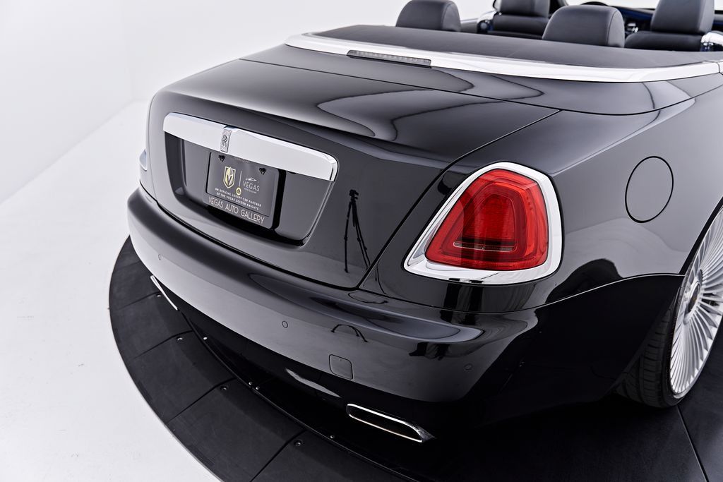 Used 2019 Rolls-Royce Dawn RWD image 24