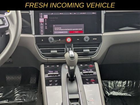 Used 2024 Porsche Macan image 15