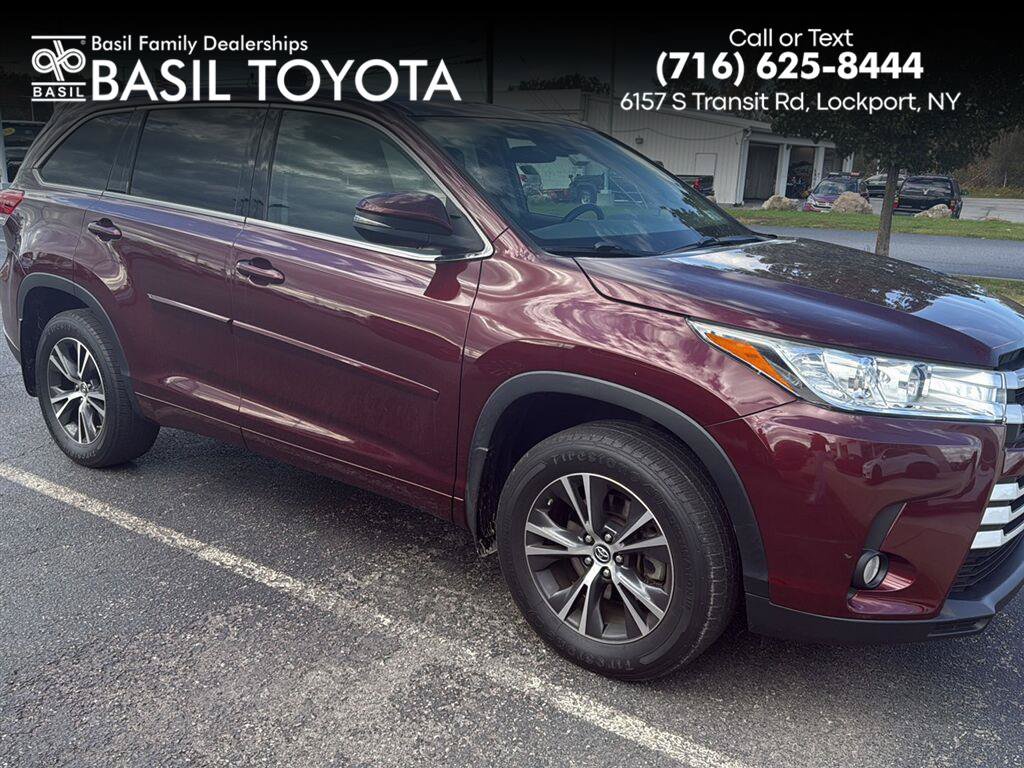 Used 2017 Toyota Highlander Plus AWD/4WD image 1
