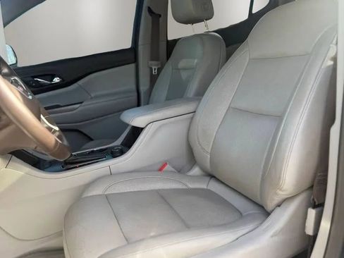 Used 2019 GMC Acadia SLT w/ LPO, Floor Liner Package FWD image 9