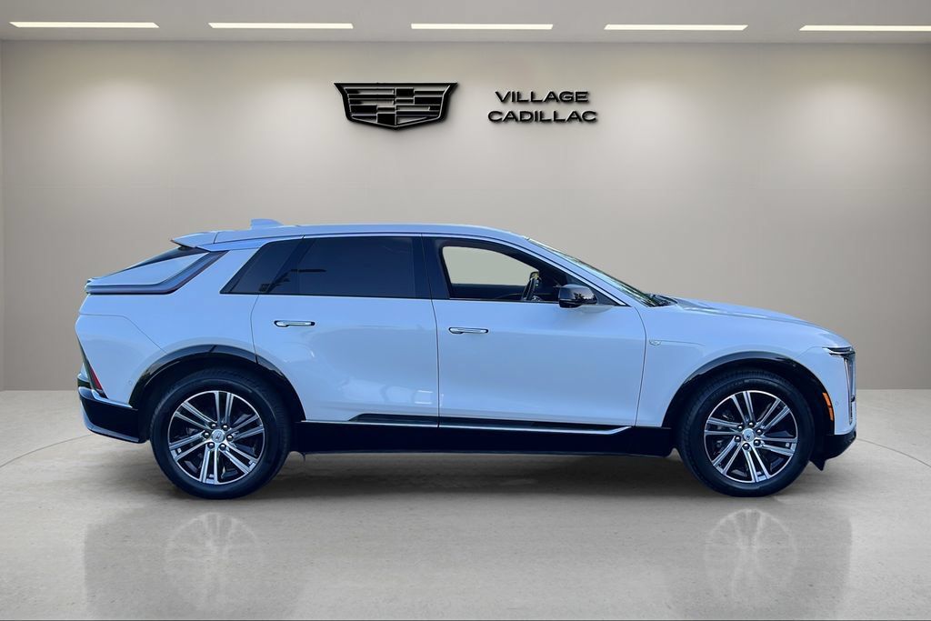 Used 2025 Cadillac Lyriq Luxury RWD image 6
