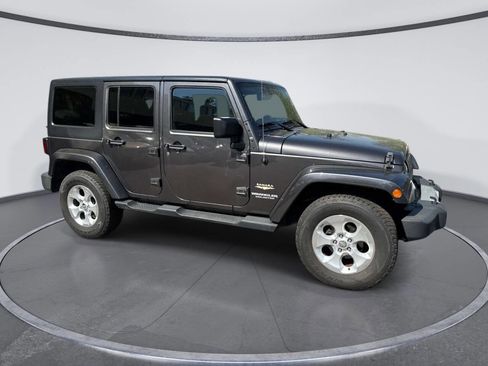 Used 2014 Jeep Wrangler Unlimited Sahara AWD/4WD image 5