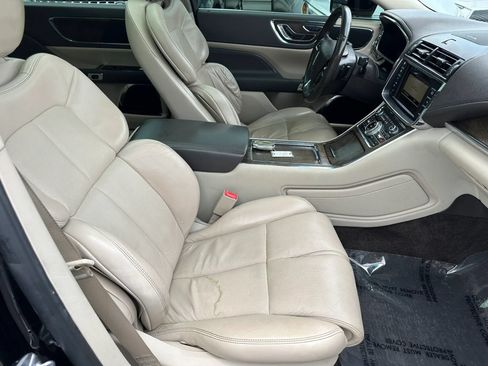 Used 2017 Lincoln Continental Select w/ Climate Package FWD image 19
