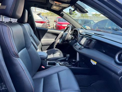 Used 2016 Toyota RAV4 SE image 12