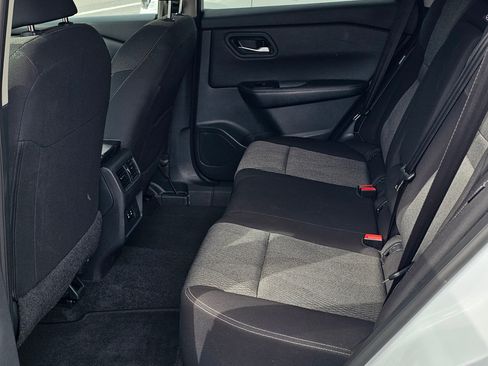 Used 2025 Nissan Rogue SV image 18