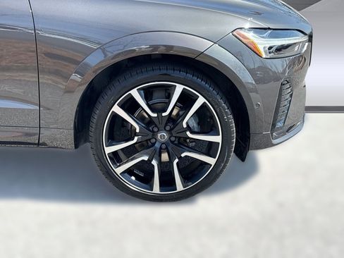 Certified 2023 Volvo XC60 B5 Ultimate image 12