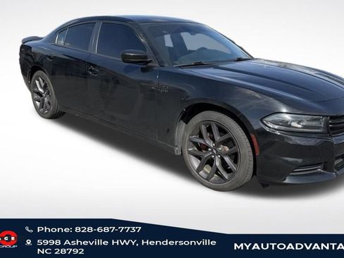 Used 2019 Dodge Charger SXT w/ Blacktop Package image 2