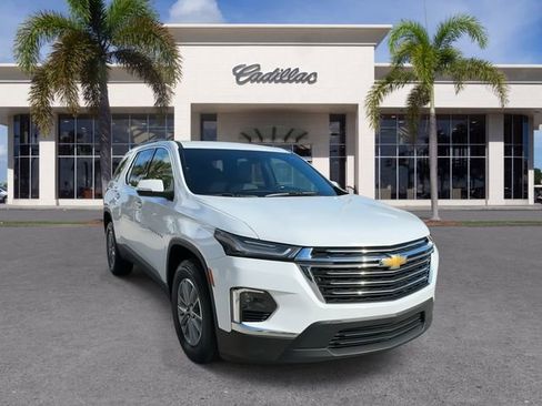 Used 2023 Chevrolet Traverse LT image 2