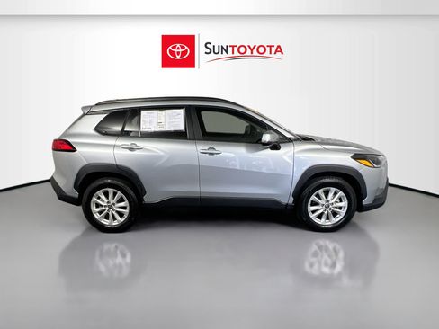 Used 2023 Toyota Corolla Cross LE FWD image 2