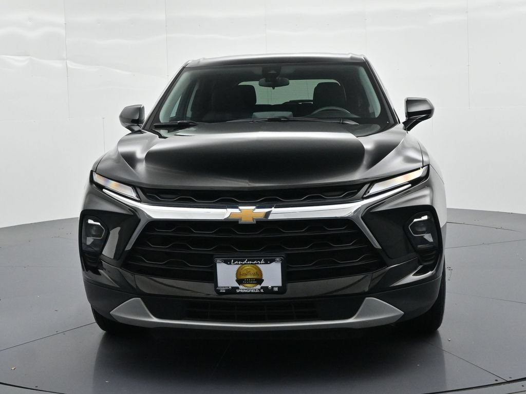 Used 2025 Chevrolet Blazer LT FWD image 3
