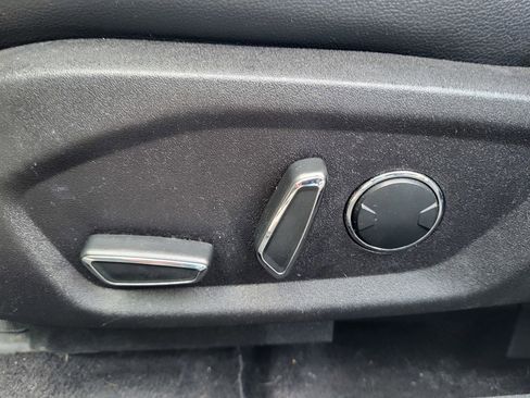 Used 2017 Ford Fusion SE w/ Fusion SE Technology Package image 16