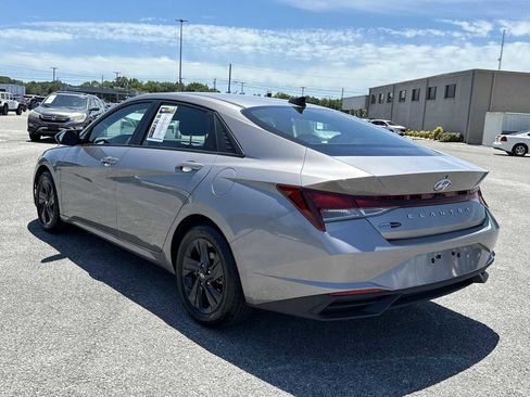 Used 2023 Hyundai Elantra SEL FWD image 6