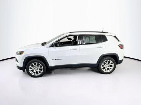Used 2022 Jeep Compass Latitude w/ Sun and Sound Group image 8