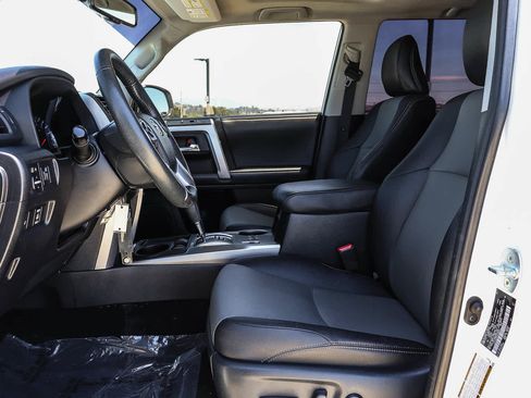 Used 2018 Toyota 4Runner SR5 Premium RWD image 18